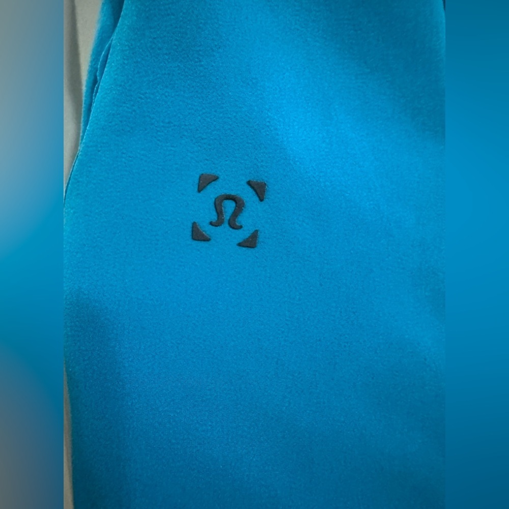 Lululemon Channel Cross Short 7" in
Cypress - Picture 3 of 7